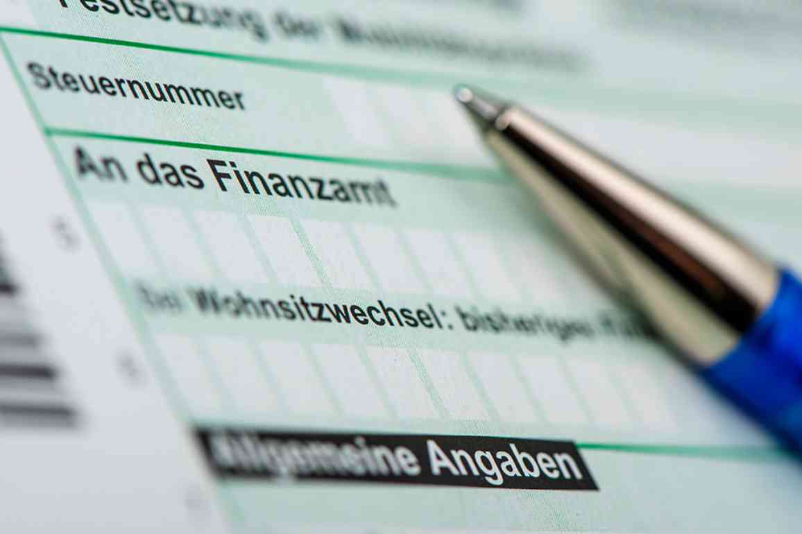 © Wolfilser - stock.adobe.com Formular und Kugelschreiber